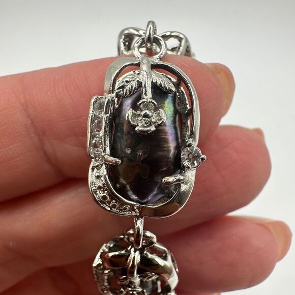 Silver tone metal, biwa pearls and cz accent diamond bracelet! - Picture 6 of 10